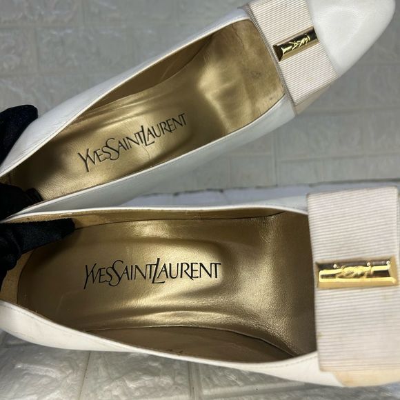 YVES SAINTโLAURENT VINTAGE WHITE HEELS - Picture 9 of 13